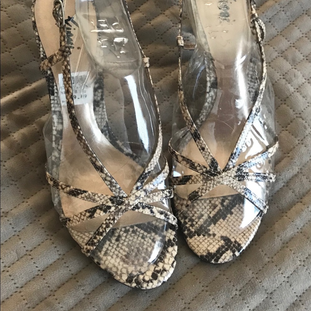Women’s strappy sandals snake-print